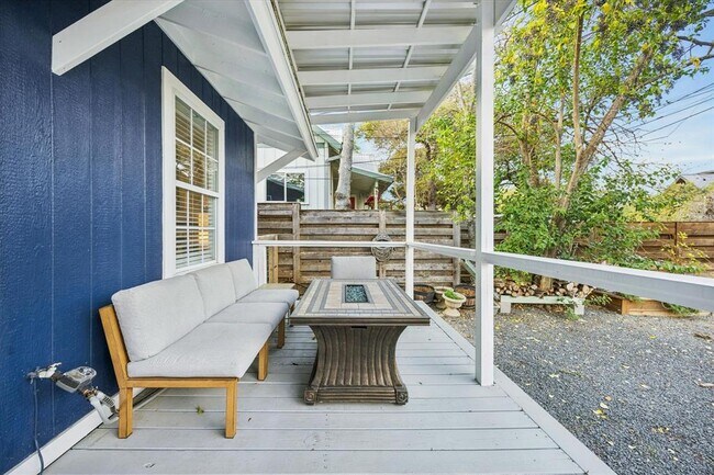 Photo - 213 Lessin Ln