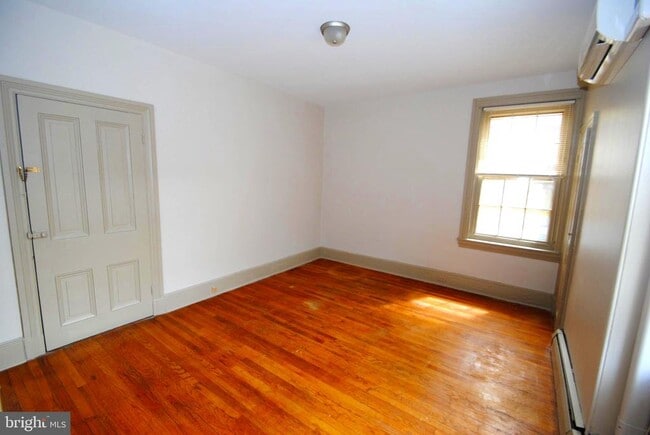 Photo - 30 W Union St