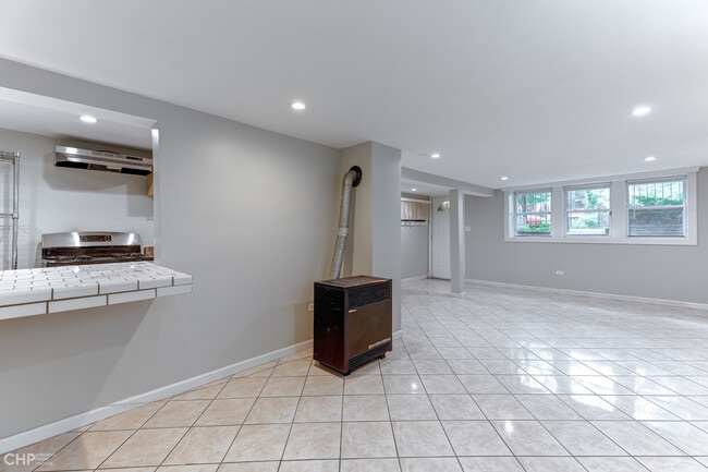 Photo - 1739 N Rockwell St Unit G