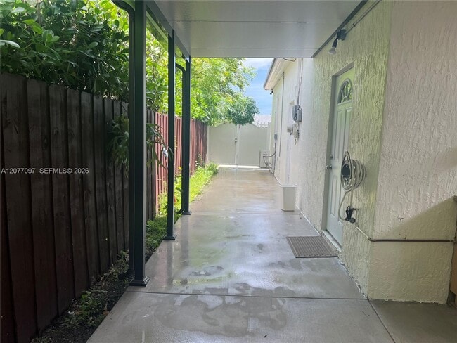 Building Photo - 1412 SW 82nd Ct Unit 2