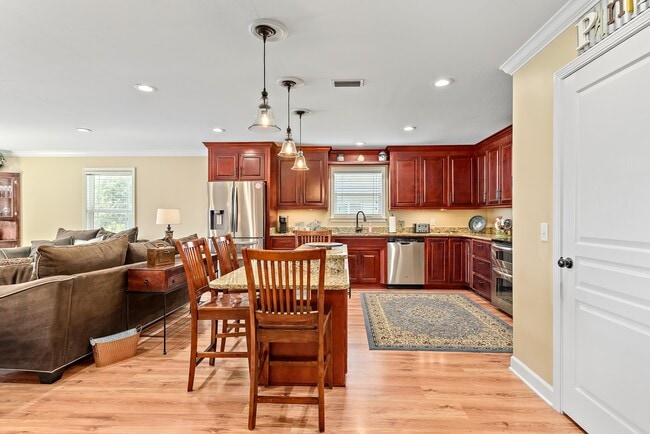 Photo - 304 Squirrel Hollow