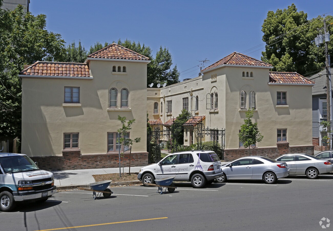 Primary Photo - Hill Court
