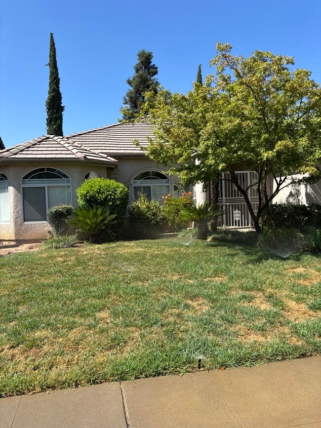 Building Photo - 1586 E Granada Ave Rental