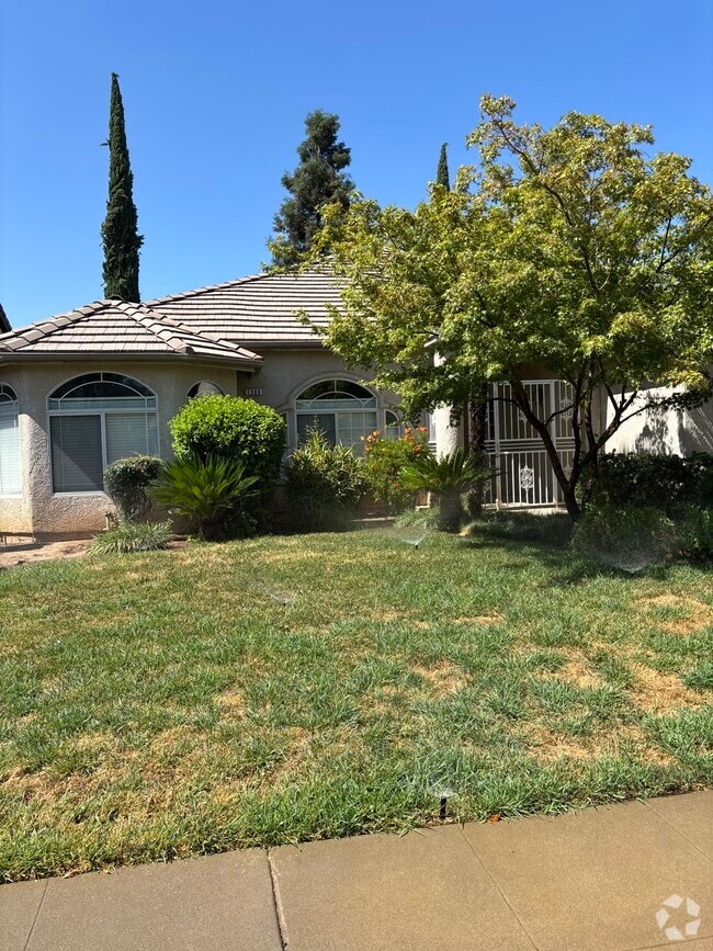 Building Photo - 1586 E Granada Ave Rental
