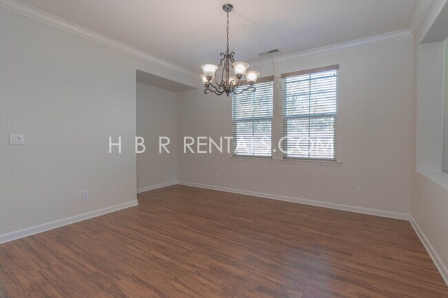 521 S Altura Ct