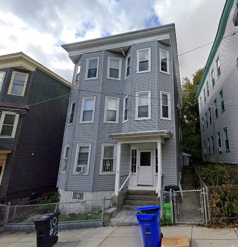Building Photo - 10 Bucknam St Unit 2 Rental