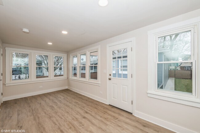 Sun filled family room - 1127 Hannah Ave Unit B