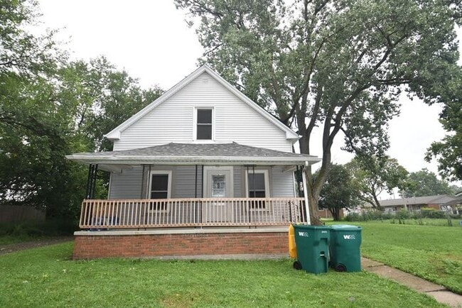 Mishawaka 1/2 story 3 bedroom single-family home with garage