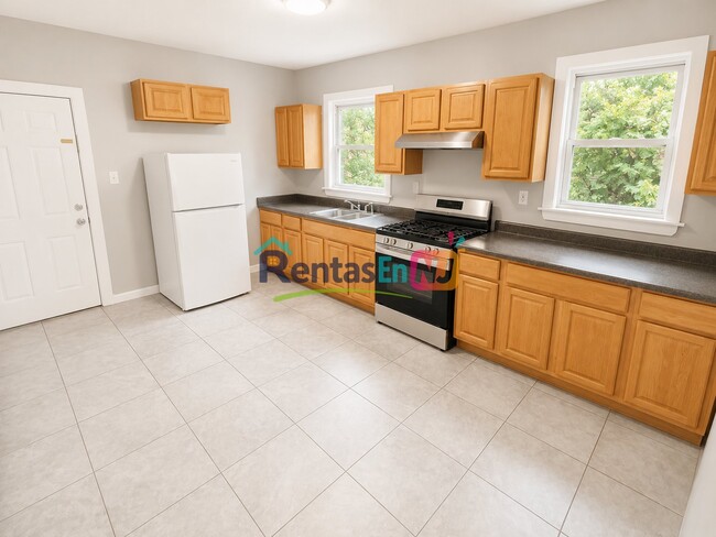 Building Photo - 266-268-268 S 6th St Unit 2A