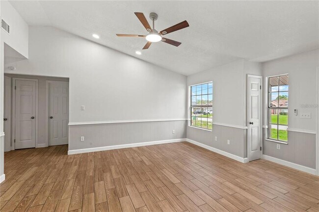Photo - 1811 Oakgrove Ave