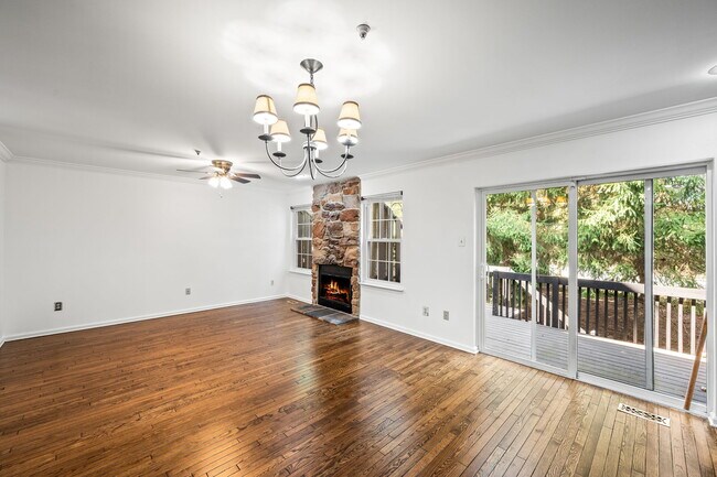 Photo - 1430 Redwood Ct