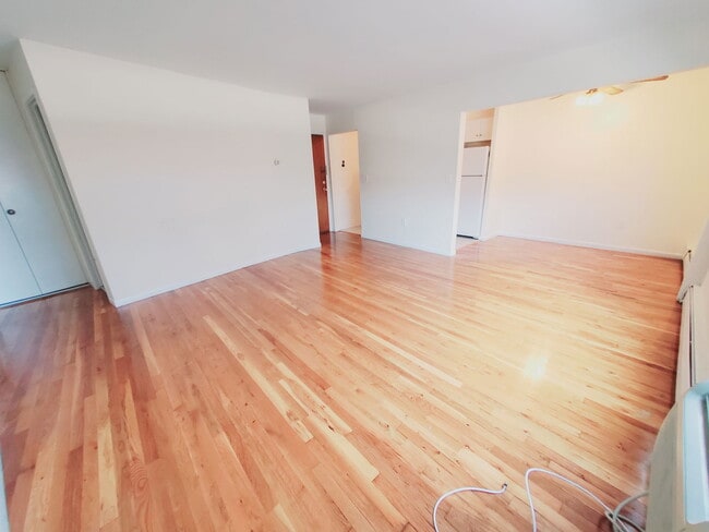 Photo - 960 Hope St Unidad 1