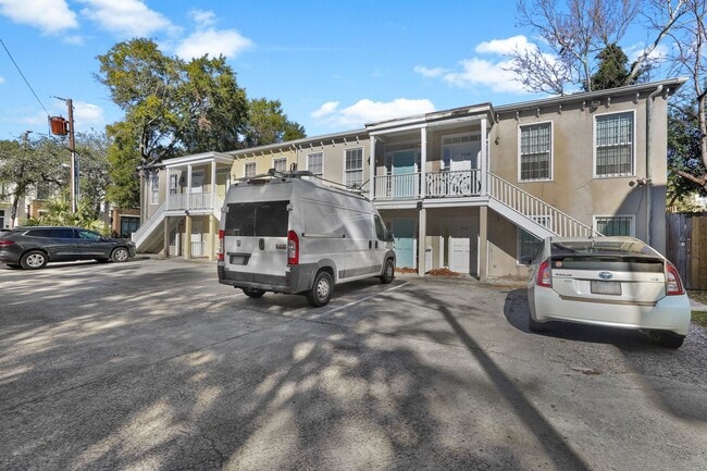 Photo - 702 Tattnall St Unit B