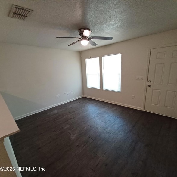 Photo - 757 W 6th St