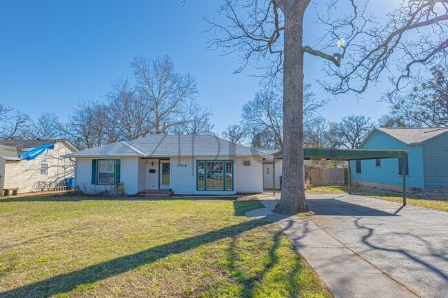 Building Photo - 1418 W Shepherd St