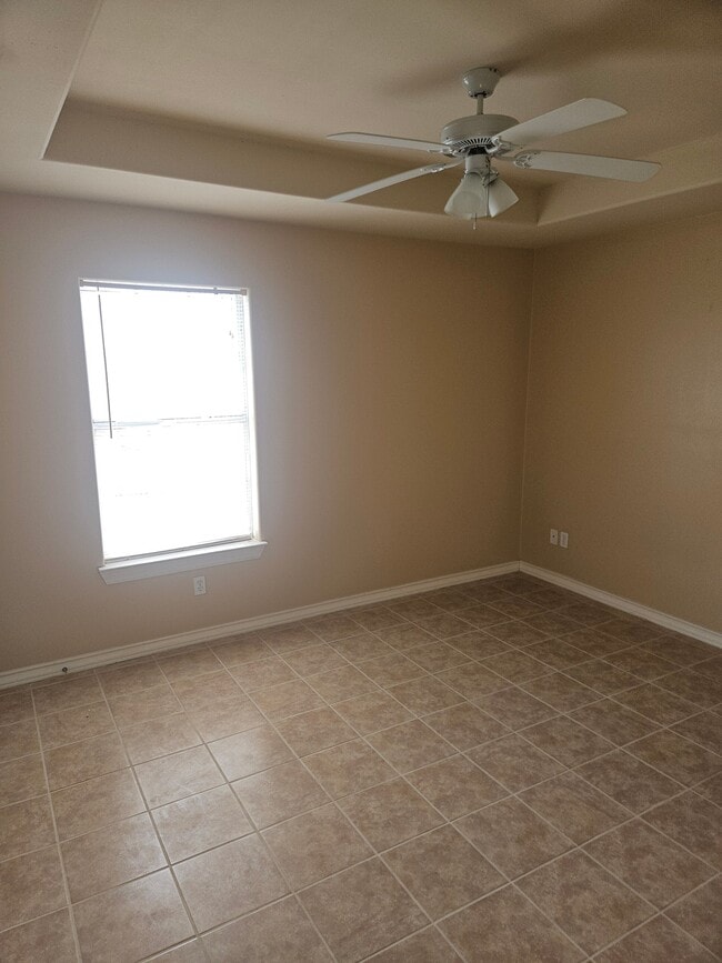 Photo - 804 N Taylor Rd