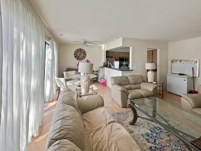 Photo - 209 W Ct of Shorewood Unidad 3A