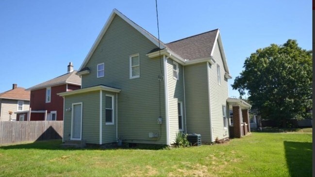 Photo - 605 N St Peter St