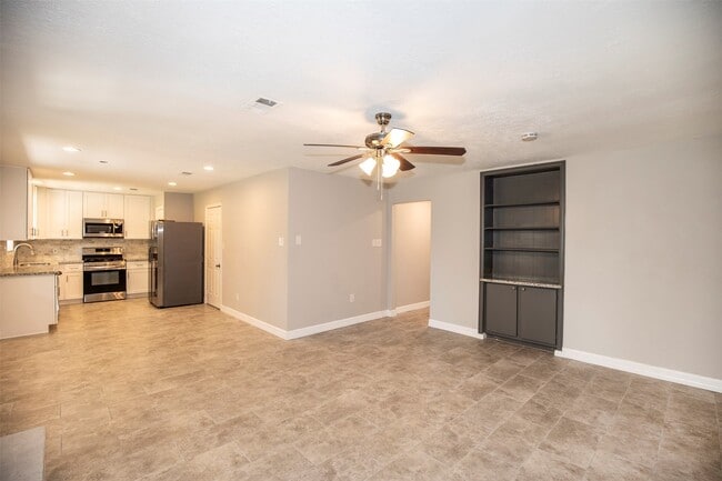 Photo - 802 Wavecrest Ln