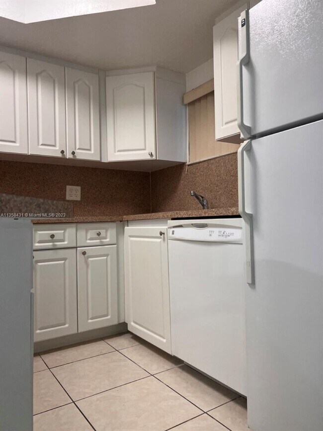 Photo - 8323 Lake Dr Unidad 102