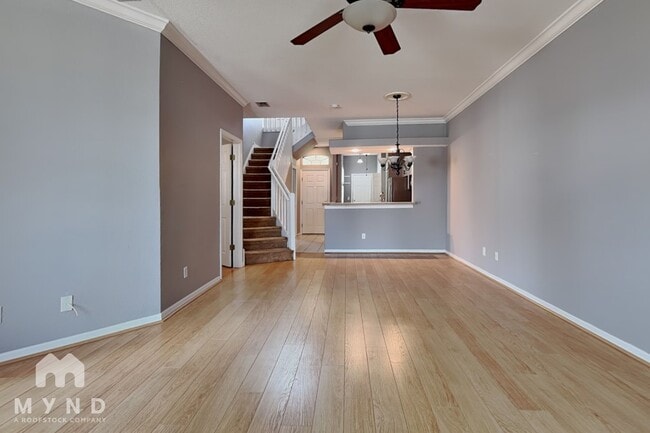 5372 Neil Dr