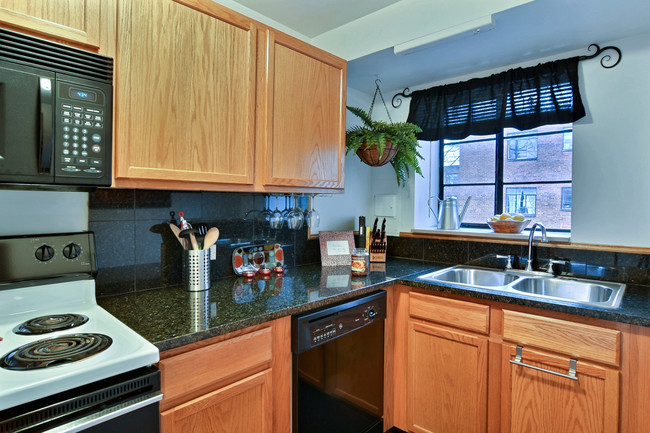 Photo - Highland Park Club Apartments