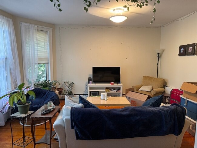 Building Photo - 502 Green St Unit 2L Rental