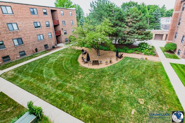 Kenmore Park Apartments in Elmhurst