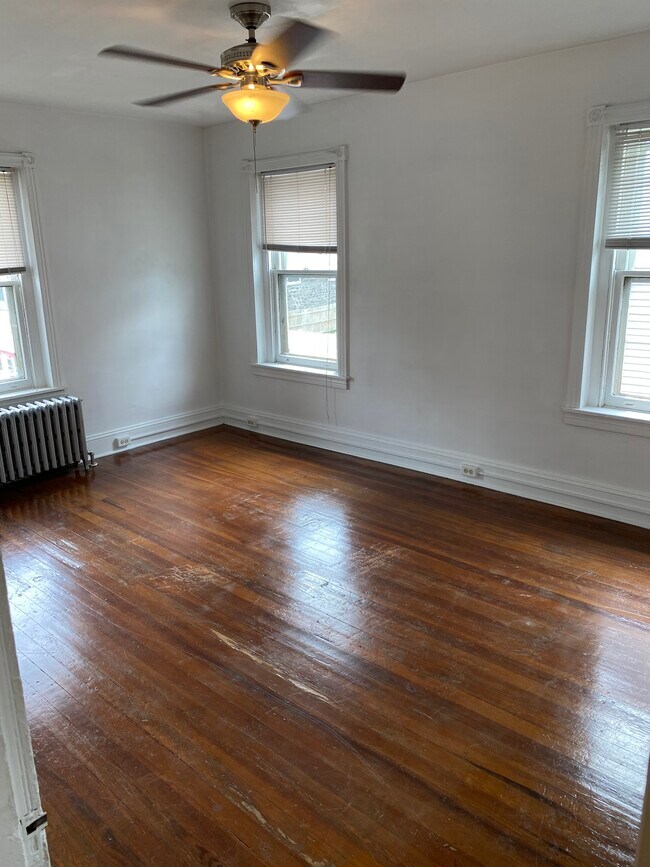 bedroom - 46 E Stewart Ave Apartments Unit #2