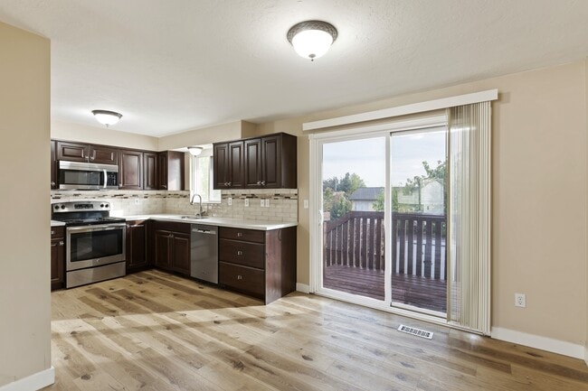 Photo - 437 W 2400 S