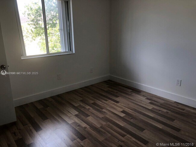 Photo - 253 NE 12th Ave