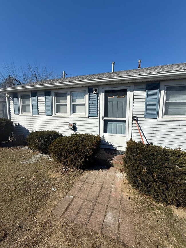 Building Photo - Two bedroom, first floor condominium unit at Beach Way Condos. West Dennis