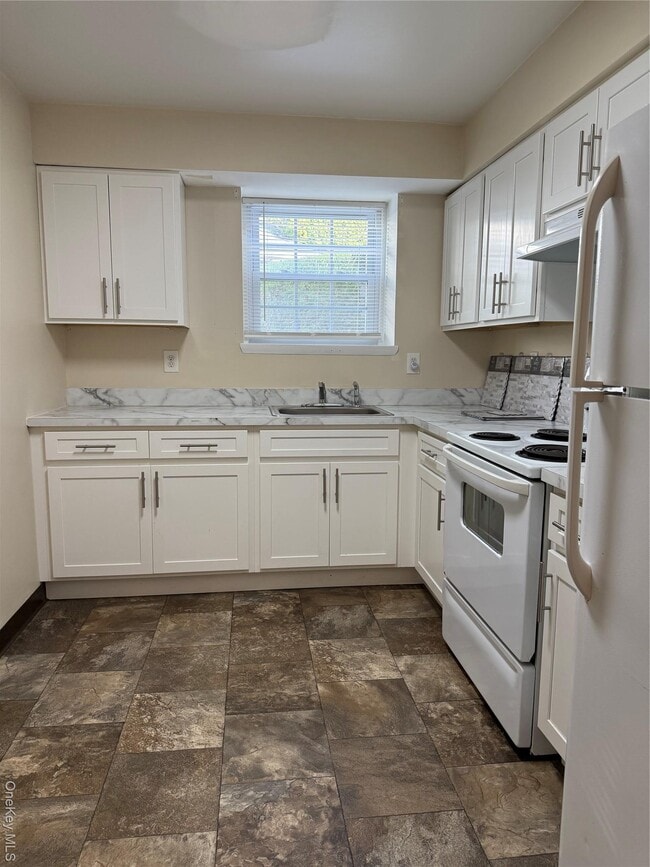 Building Photo - 33 Oak St Unit 37-1