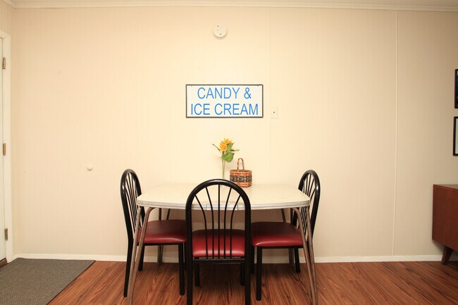 Photo - 1025 N Jefferson St