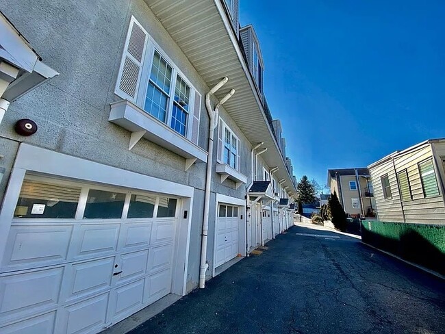 16 Chestnut Ave