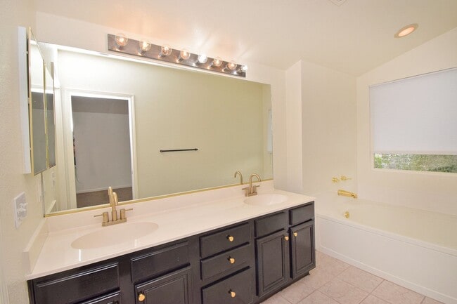 Photo - Caughlin Ranch Beauty Clean and Comfortable and Close to Shopping