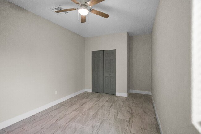 Photo - Great Location in Glendale