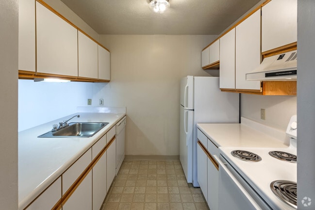 2 BR, 1 BA - 950 SF