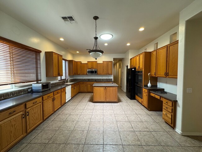 Photo - ***1st month's rent 1/2 off** 4BD / 3BA Ch...