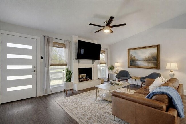 Photo - 1400 Southport Dr Unit B