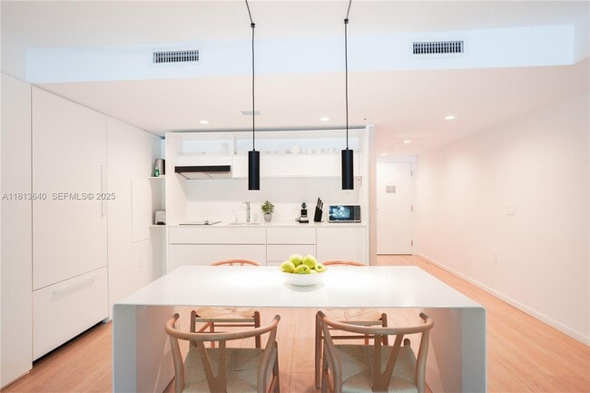 Building Photo - 291 Bal Bay Dr Unit 405