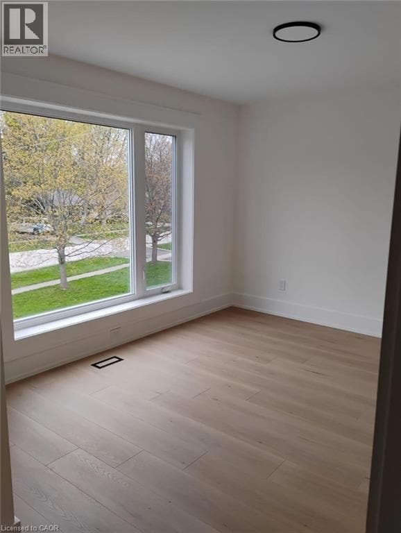 Photo - 288 Oakwood Crescent