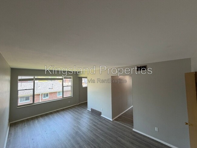 Building Photo - 4996 Oleatha Ave Unit 2c