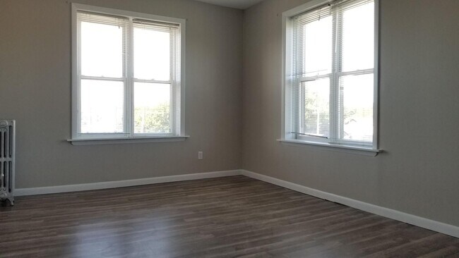 Building Photo - 1 bedroom in Lincoln Square Unit 306