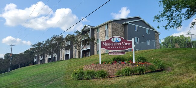 Mississippi View - Mississippi View Apartments