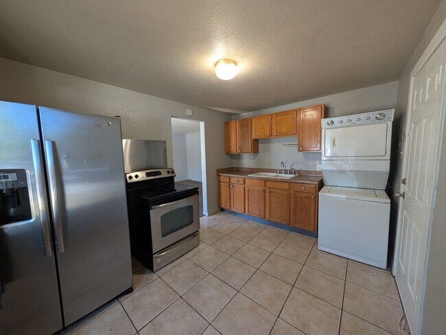 Photo - 729 Emporia St