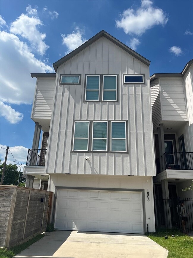 Building Photo - 1805 Brooks St