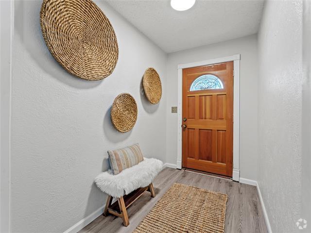 Building Photo - 2012 Westlake Dr Rental