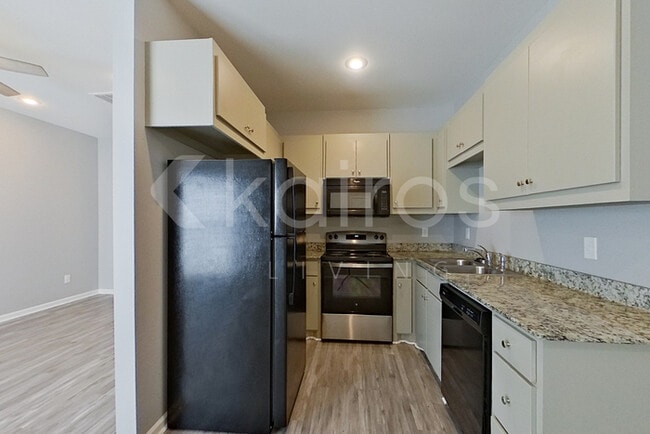 Photo - 10005 W 20th St