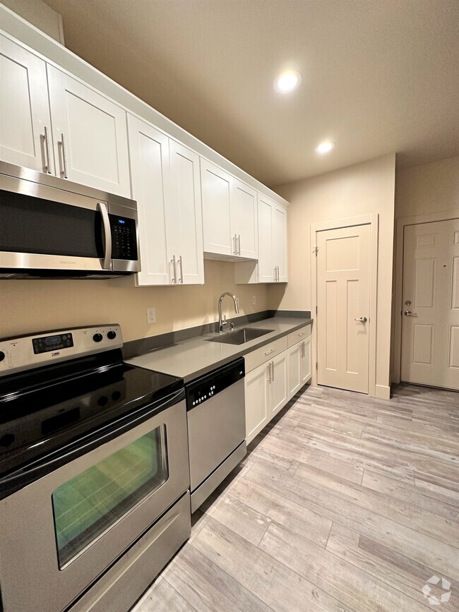 Building Photo - Quarter Deck Apartment Unit 3A